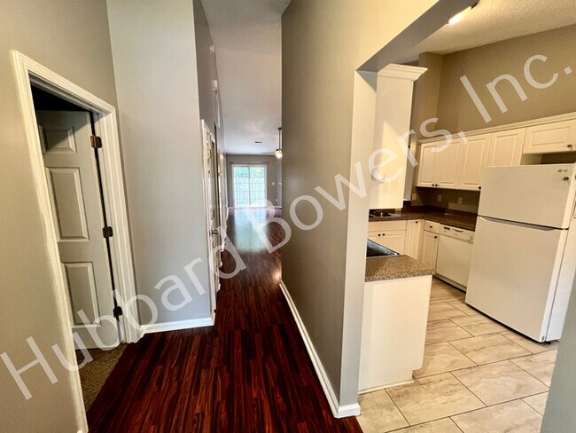Foto del edificio - 111 Colonial Commons Ln