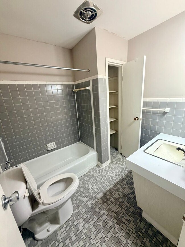 Foto del edificio - 1568 Alexandria Dr