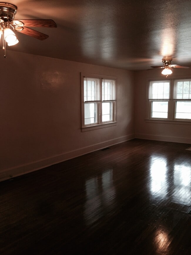 Building Photo - 3 bed, 1 bath house just steps from Missou...