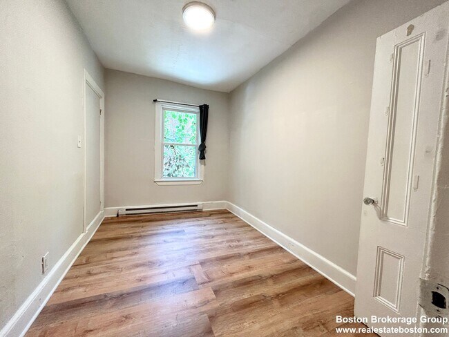 Foto del edificio - HOT SOUTH END LISTING!!!!!!!