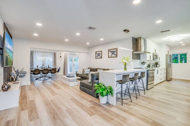 Foto del edificio - 830 SW 14th Ct