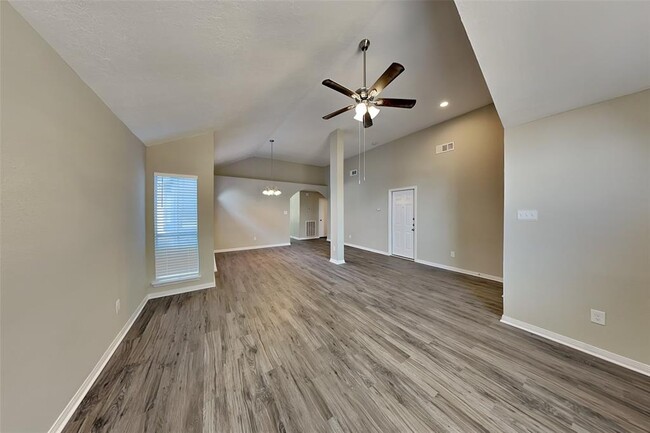Building Photo - 8635 Spring Green Dr