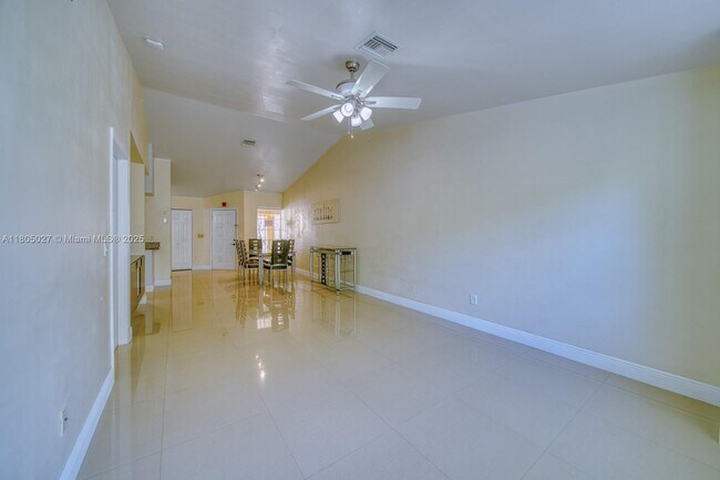 Foto del edificio - 18326 NW 68th Ave