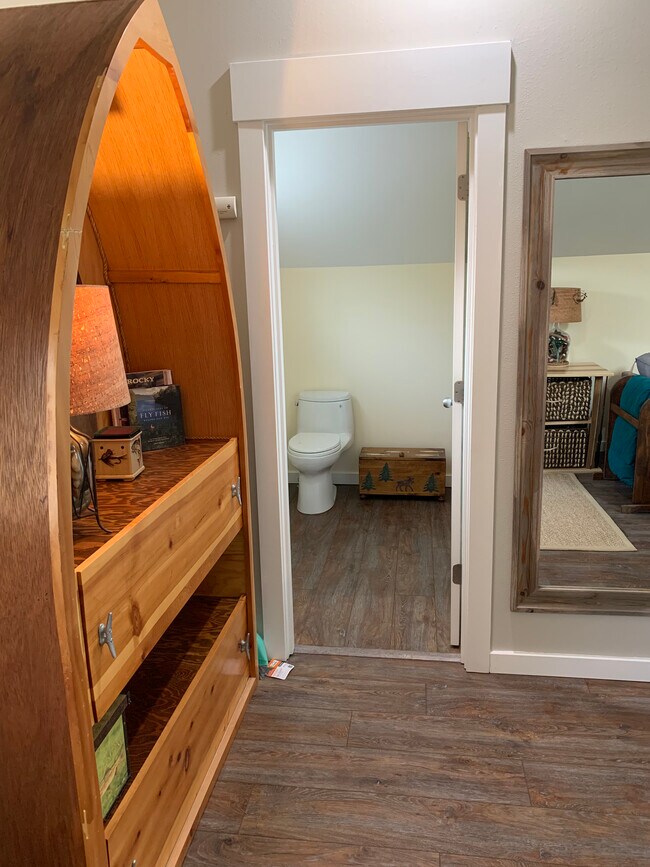 Building Photo - 1460 NW Baltimore Ave