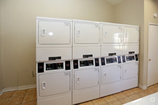 Building Photo - **MOVE IN SPECIAL** $500 off the rent Come and apply today!!