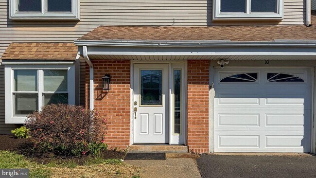 Foto del edificio - 10 Cedarbrook Dr