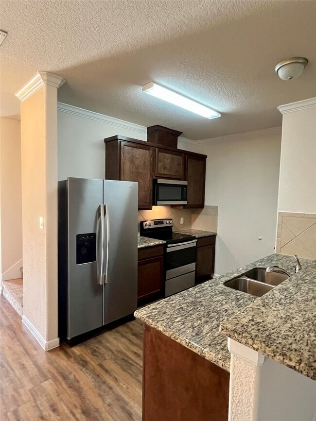 Foto del edificio - 606 Rosewood St