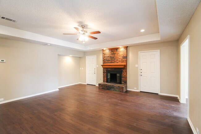 Building Photo - 849 Woodridge Cir