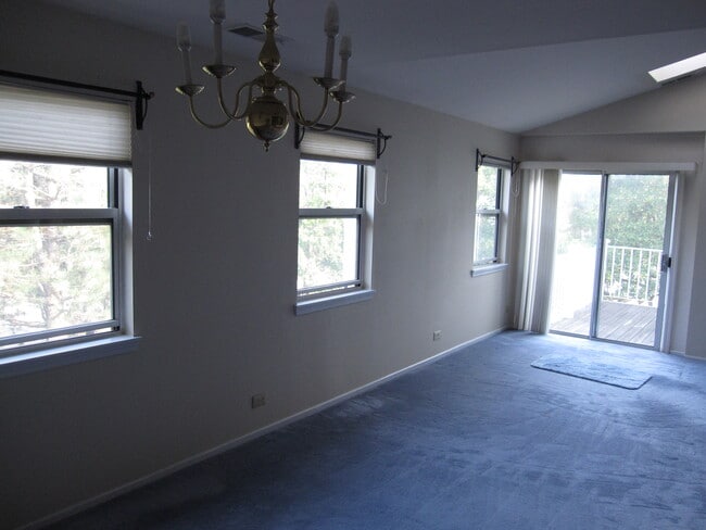 Building Photo - 2810 Meadow Ln