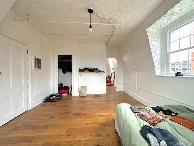 Foto del edificio - 56 Dubois St