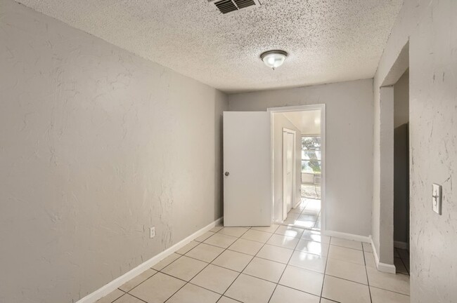 Foto del edificio - 10002 N 24Th Street