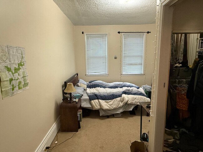 Building Photo - 1911 Jane St