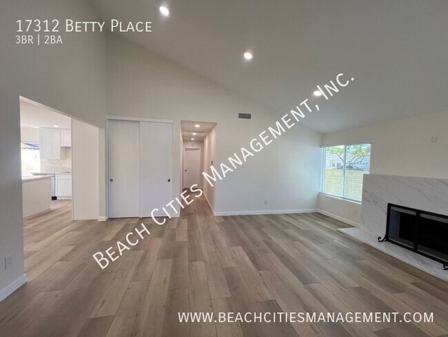Building Photo - Exquisitely Remodeled 3 bedroom, 2 bath Ho...