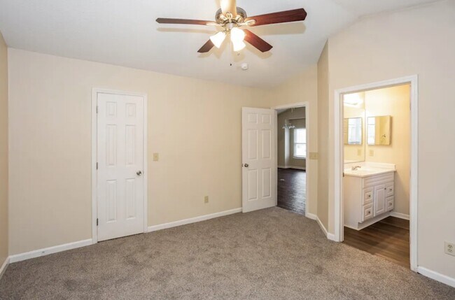 Building Photo - 4428 Hounds Run Dr