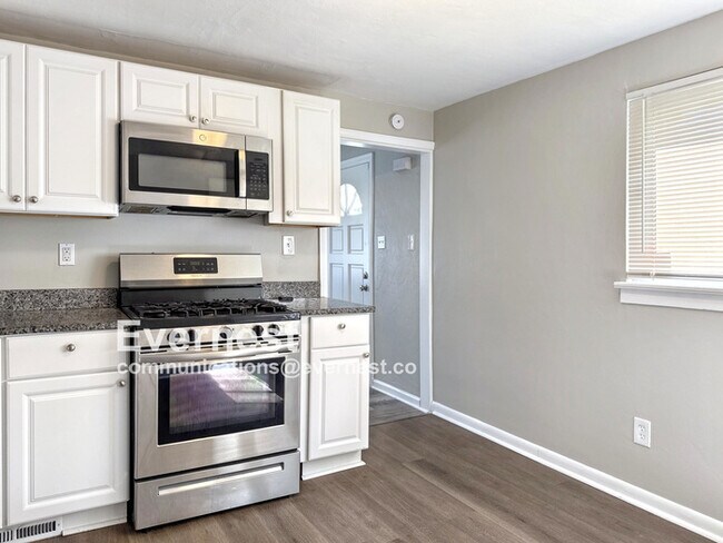 Building Photo - 3037 Blackridge Ave