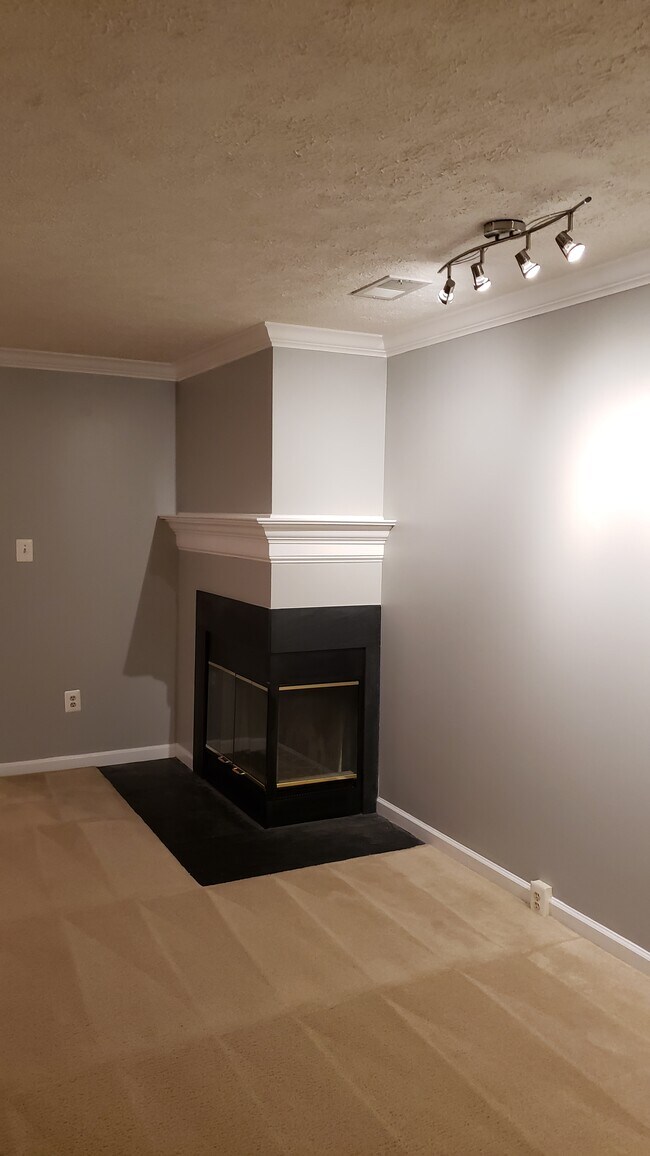 Foto del edificio - 5620 Avonshire Pl