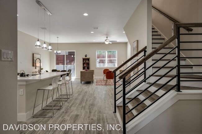 Building Photo - 4 br, 3.5 bath House - 11158 Vance Jackson #3