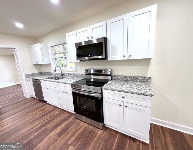 Foto del edificio - 2182 Rosewood Rd