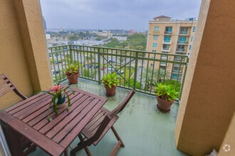 Building Photo - 403 S Sapodilla Ave