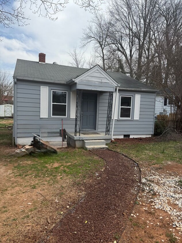 Foto principal - Adorable 2 Bedroom Home in High Point!