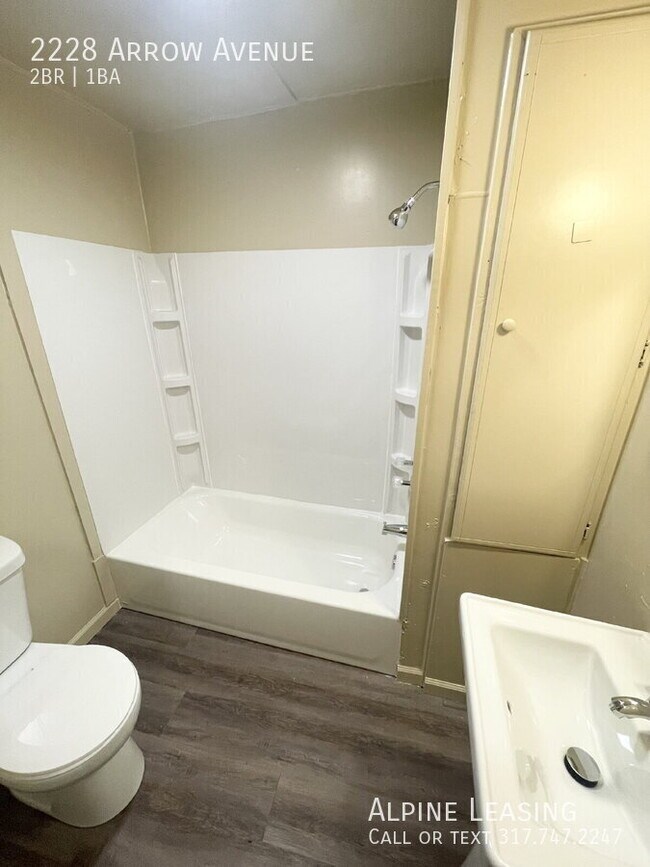 Foto del edificio - 2228 Arrow Ave