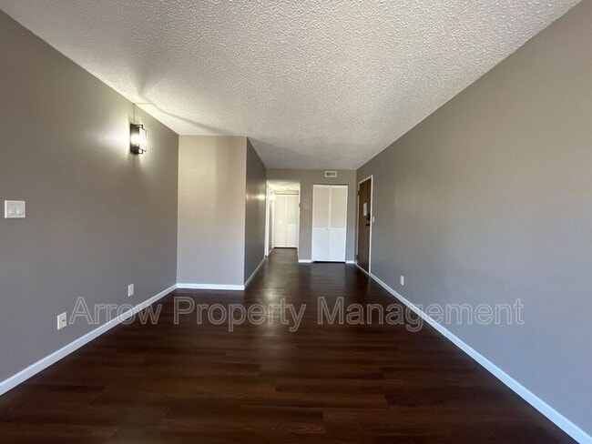 Building Photo - 3405 Holdrege St