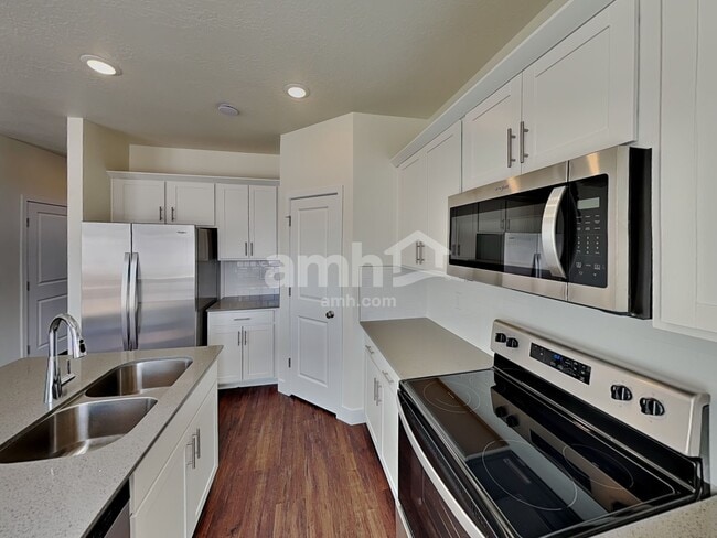 Foto del edificio - 7135 Woods Rose Dr