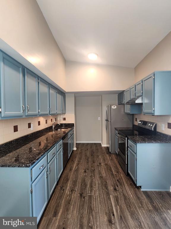 Foto del edificio - 20323 Beaconfield Terrace