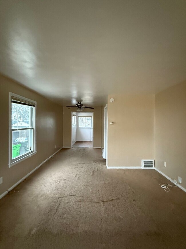 Building Photo - 1483 E 250th St