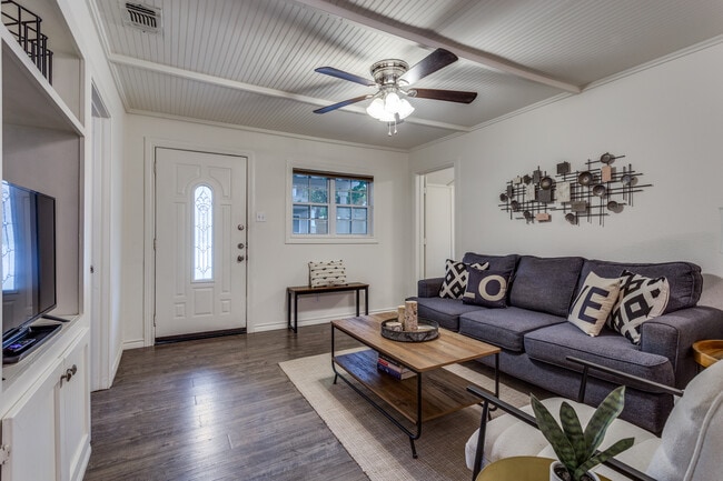 Building Photo - 227 Blevins St