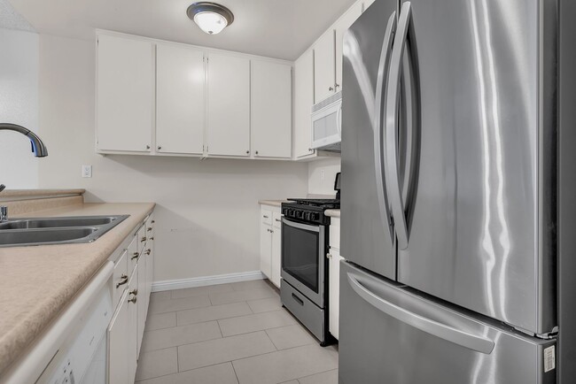 Building Photo - 403 Orange Blossom