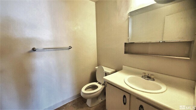 Foto del edificio - 2272 Oppio St