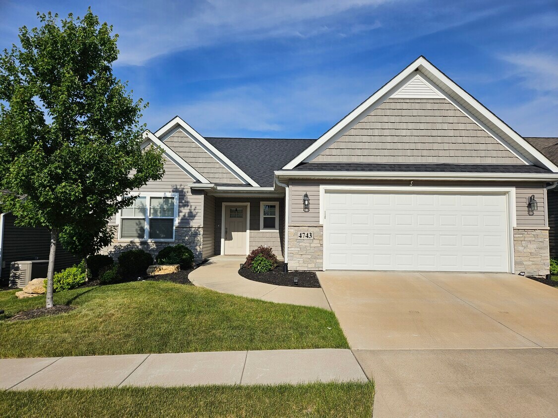 4743 Pheasant Creek Ave, Davenport, IA 52807 House for Rent in