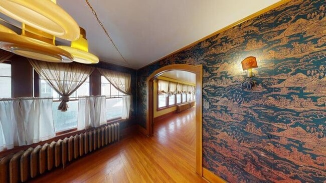Building Photo - 206 W Custer Park St