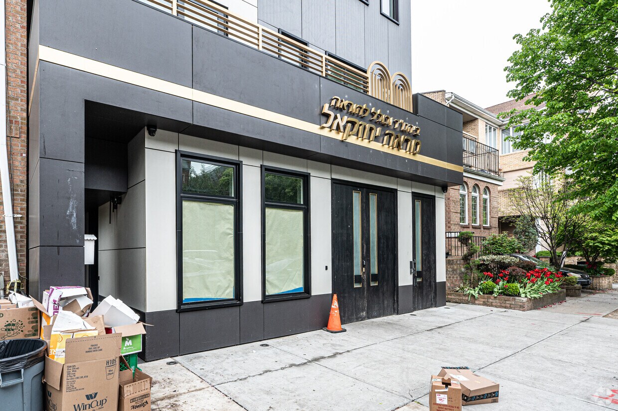 Entrance - 1466 54th St