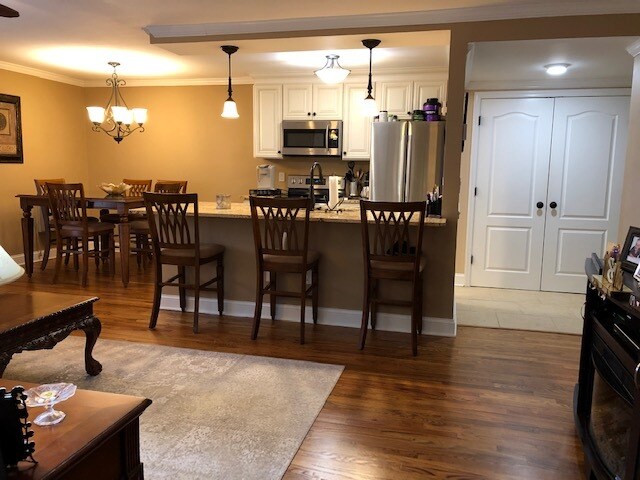 open floor plan - 910 Hope St