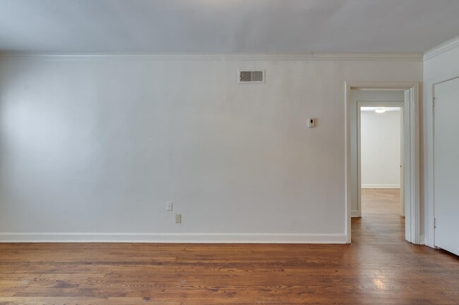 Building Photo - 695 Berry Rd