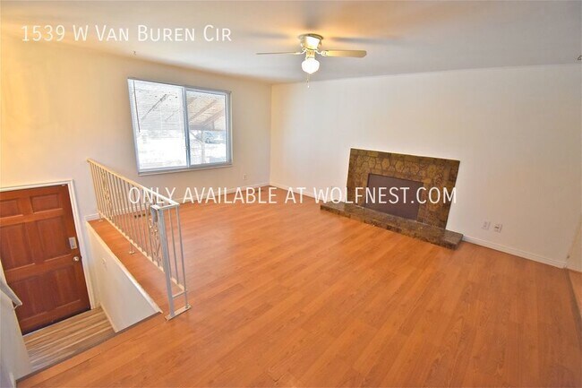 Building Photo - Stunning 5 Bedroom Salt Lake Home! No Depo...