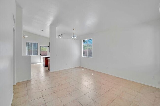Foto del edificio - Gorgeous 3 Bedroom 2 Bath Home in Rita Ranch