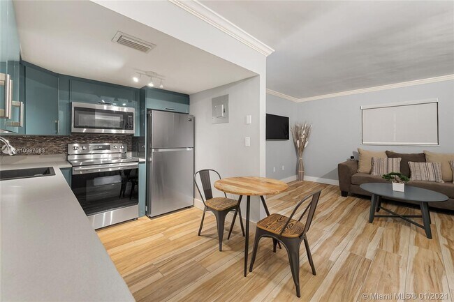 Foto del edificio - 636 NE 63rd St