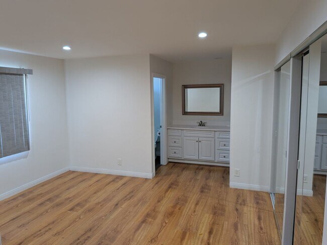 Foto del edificio - 15214 S Raymond Ave