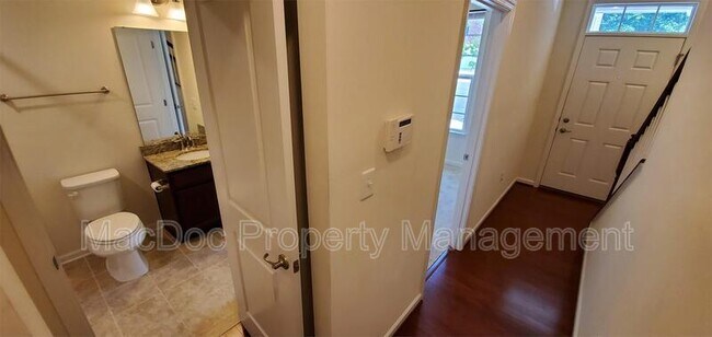 Building Photo - 1671 Dorothy Ln