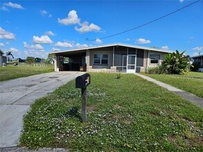 Building Photo - 125 Poinsettia Cir NE