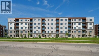Building Photo - 2600 Sandwich W Pkwy