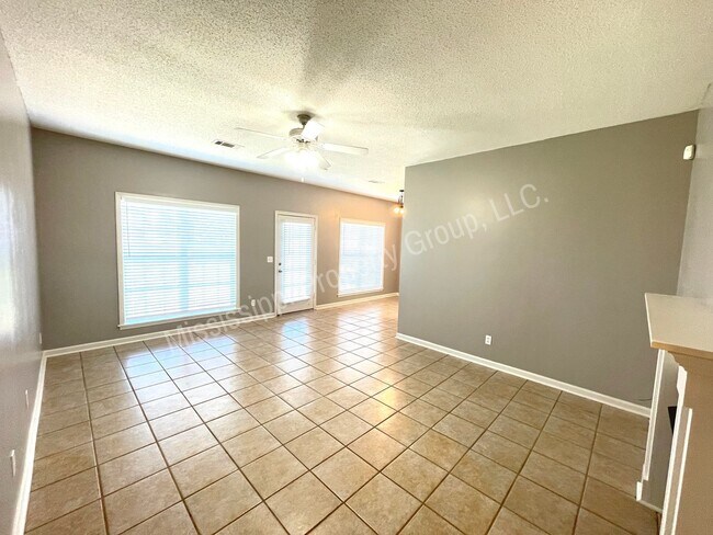 Building Photo - 3BD/2BA FOR RENT