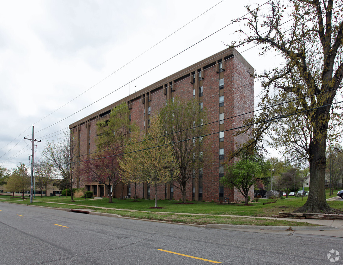 Primary Photo - Overland Towers Apartments