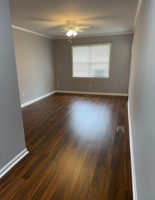 Living room - 212 S Moss Ave