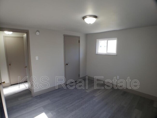 Building Photo - 903 Lauck Ave