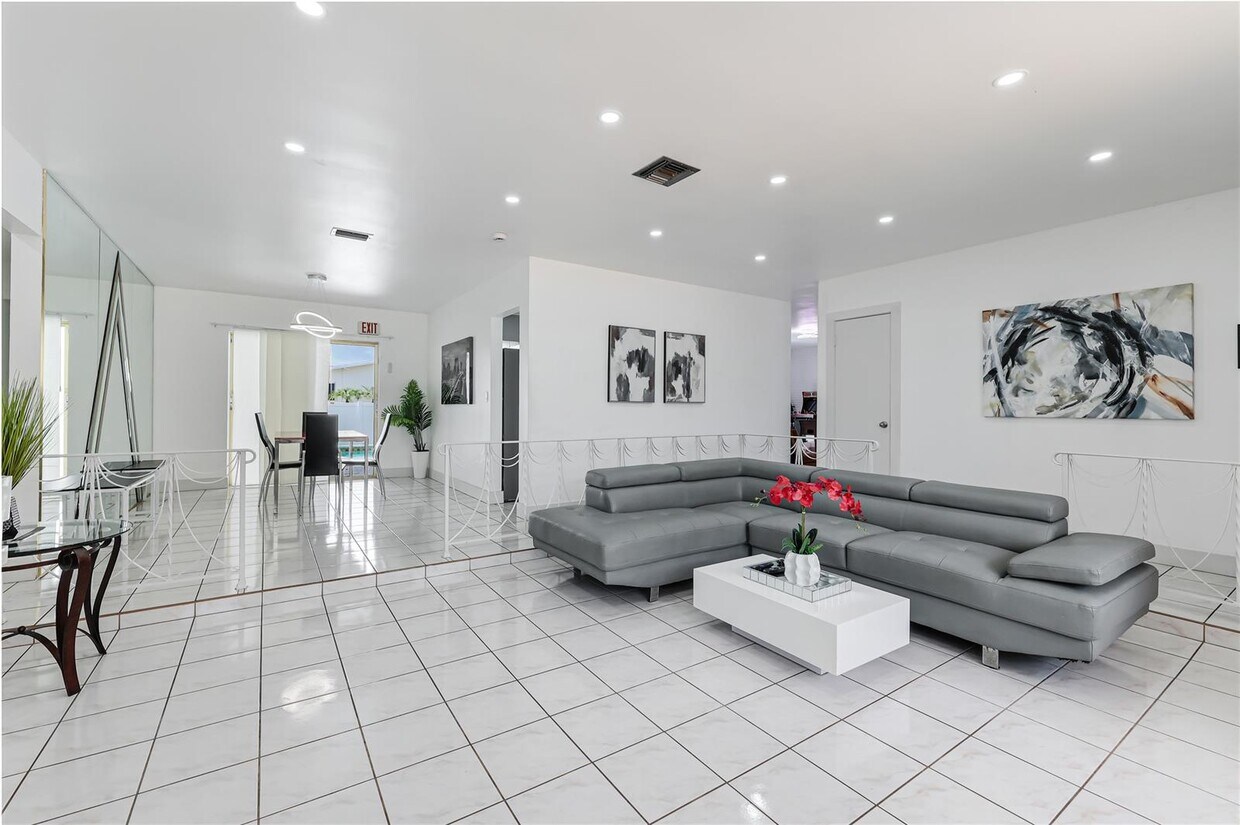 Foto principal - 5400 W Park Rd