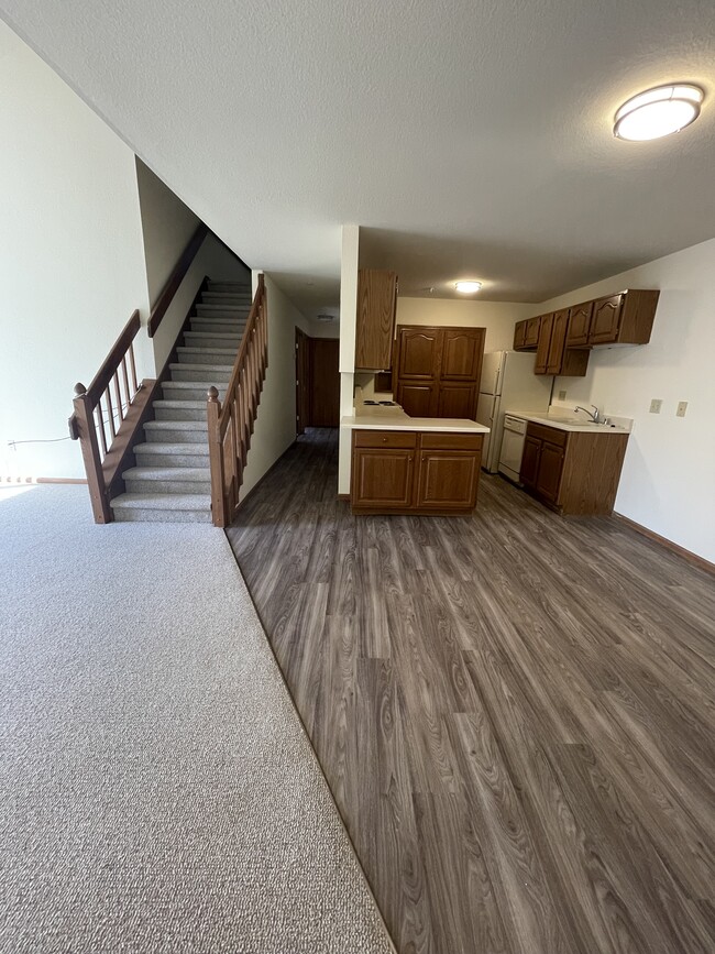 Building Photo - Parkwood Lake Apartments